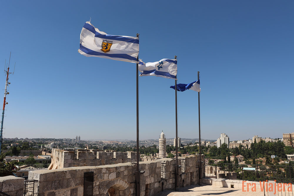 Banderas de Jerusalén sobre la Torre del Rey David
