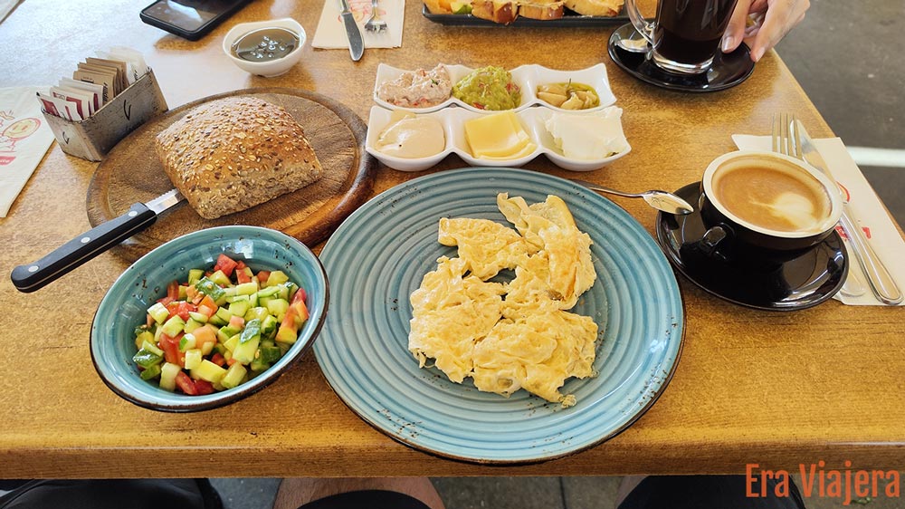 Desayuno en el Puerto de Tel Aviv
