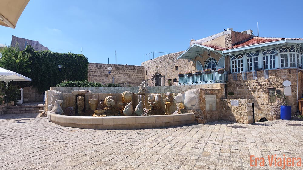 Fuente con los signos del zodiaco en Jaffa