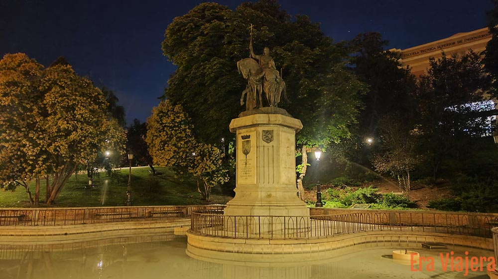 Monumento a la Reina Isabel la Católica