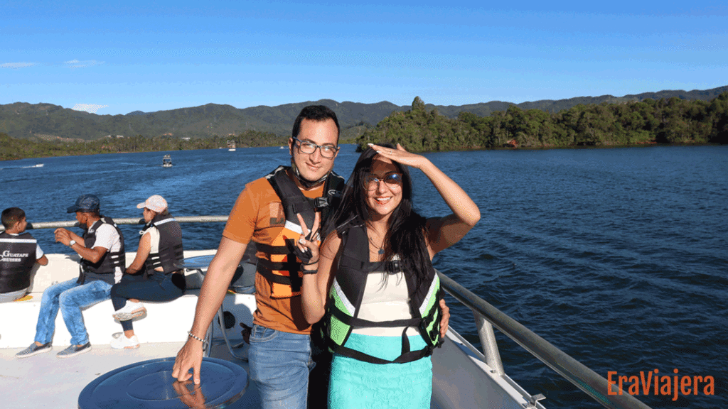Viaje en Ferry por el lago de Guatapé